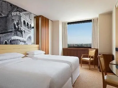 Four Points By Sheraton Hotel 4*