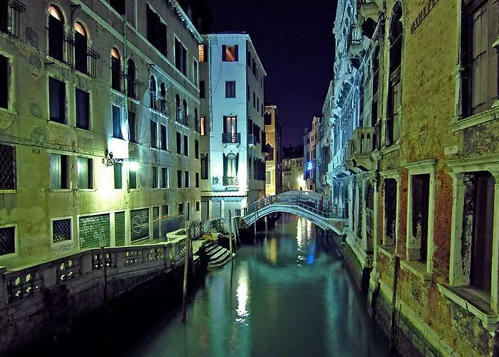 호텔 포 포인츠 바이 쉐라톤 4*